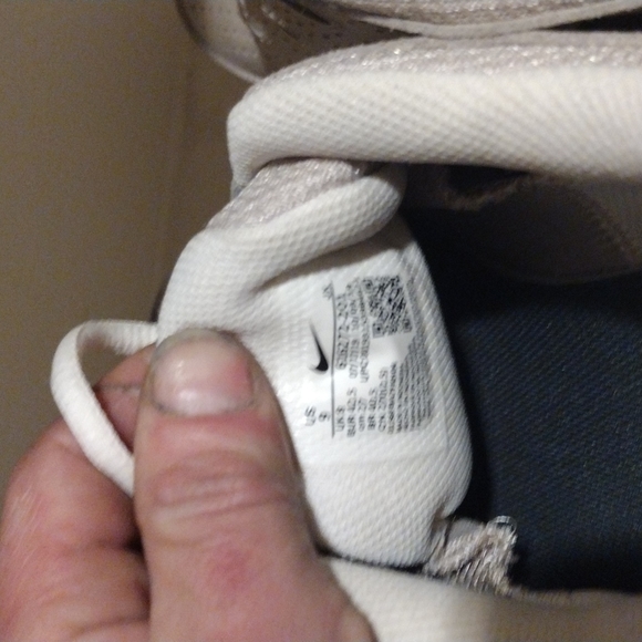 Brand New Nike react sz 9 - Picture 4 of 5